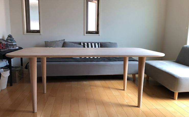 製作事例：テーブル（基本仕様の天板を形状変更）